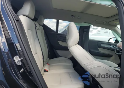 2025 Volvo Xc40 Plus z USA, uszkodzony, nr VIN YV4L12UCXS2606193